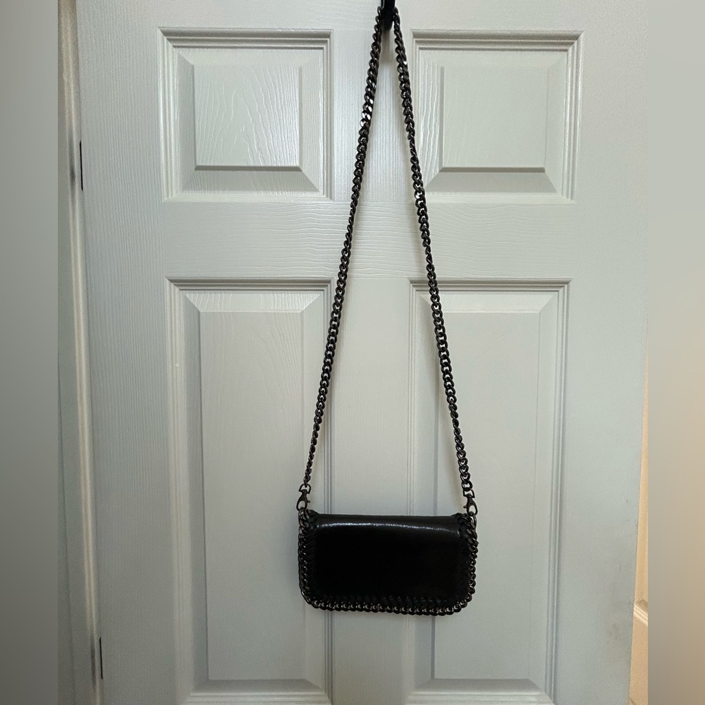 Pelle Black Metallic Chain Detail Leather Crossbody/Clutch - Picture 8 of 12